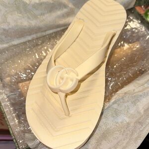 Gucci Cream Sandals with Logo Accent
